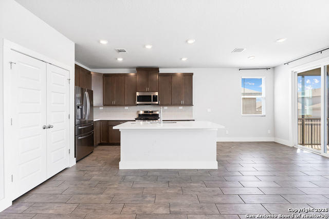7333 Walkers Loop Property Photo 7