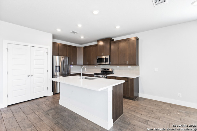 7333 Walkers Loop Property Photo 8
