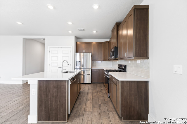 7333 Walkers Loop Property Photo 9