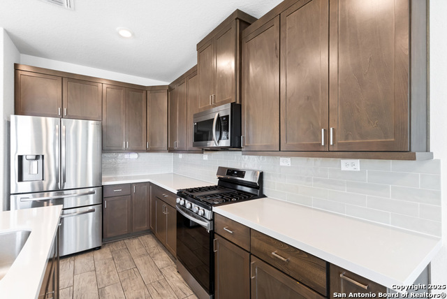 7333 Walkers Loop Property Photo 10