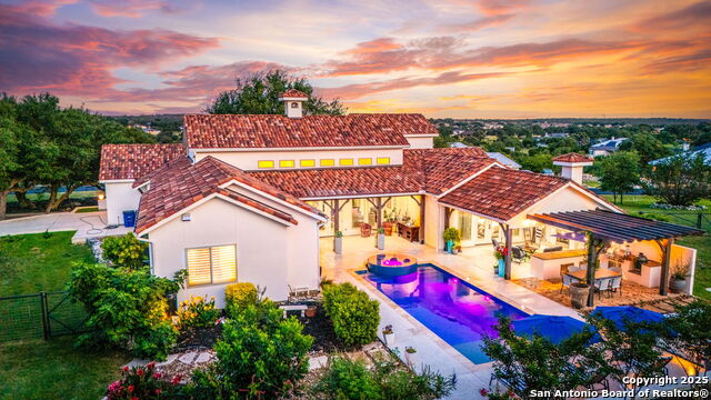 1607 Bordeaux Blanc Property Photo 1