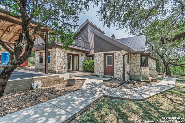 560 Bluff Ridge