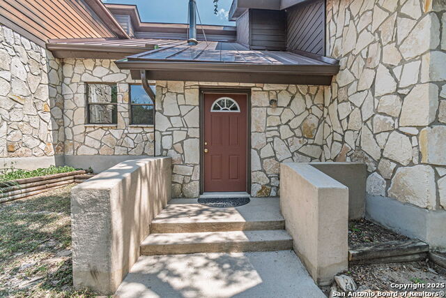 560 Bluff Ridge Property Photo 3