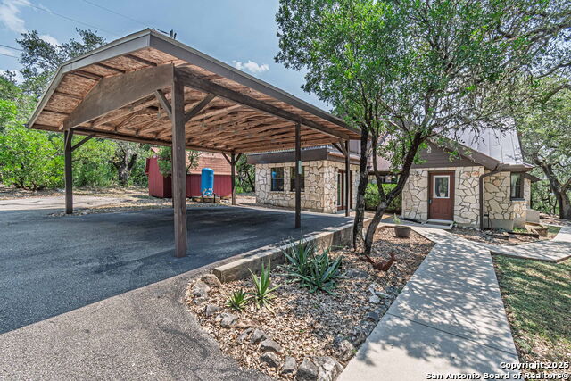 560 Bluff Ridge Property Photo 4