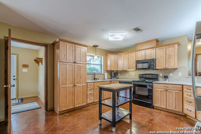 560 Bluff Ridge Property Photo 6