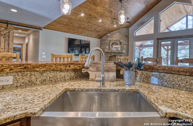 216 Skipping Stone Property Photo 8