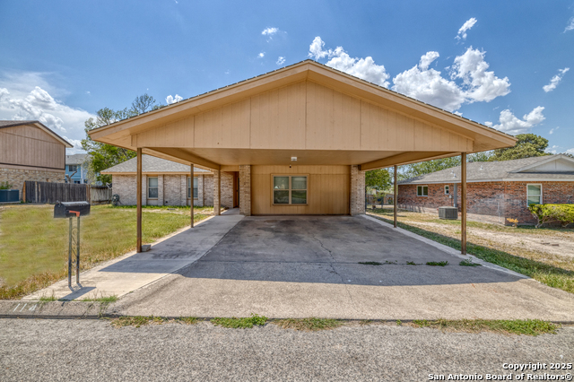 114 Kim Dr Property Photo 1