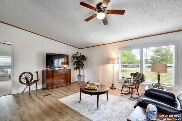 605 County Road 3821 Property Photo 4