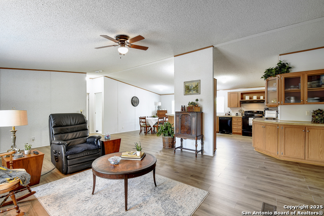 605 County Road 3821 Property Photo 7