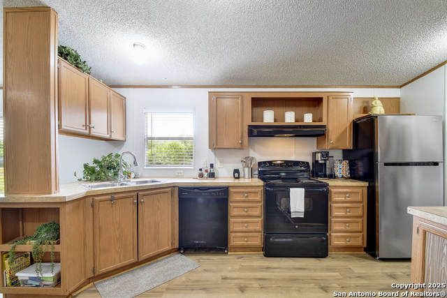 605 County Road 3821 Property Photo 10