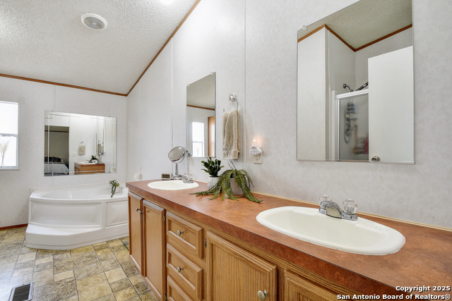 605 County Road 3821 Property Photo 18