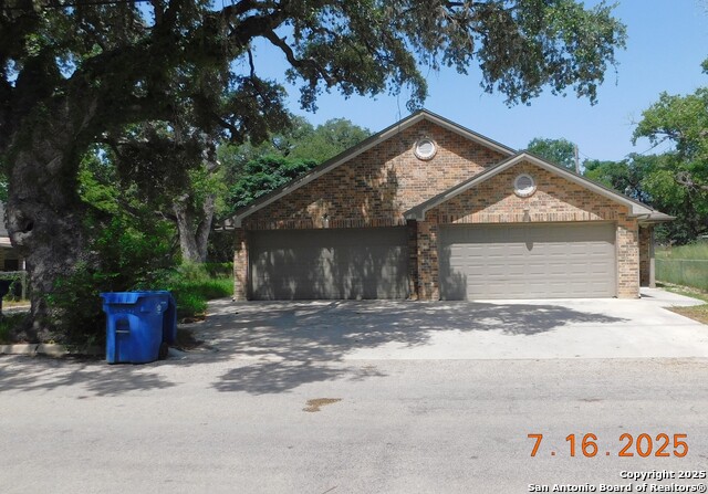1409 W Martin