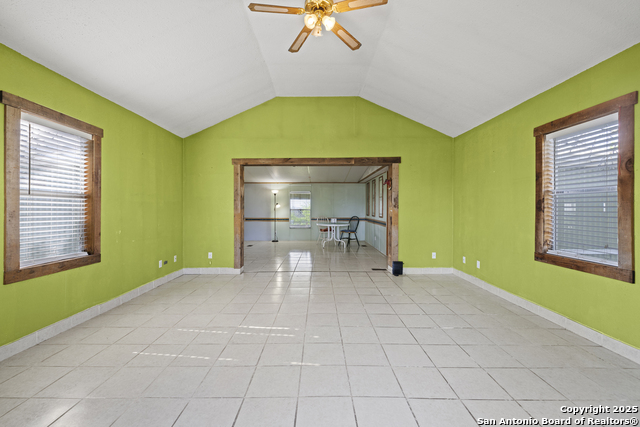 453 Reeves Ln Property Photo 6