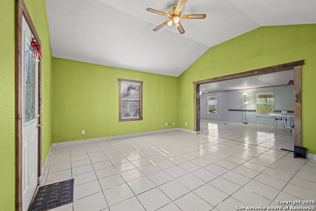 453 Reeves Ln Property Photo 7