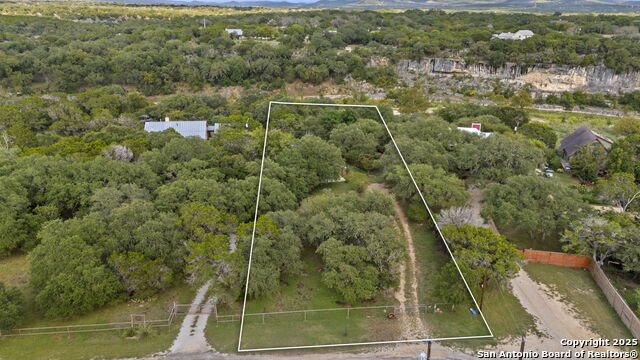 1265 Comanche Path Property Photo 4