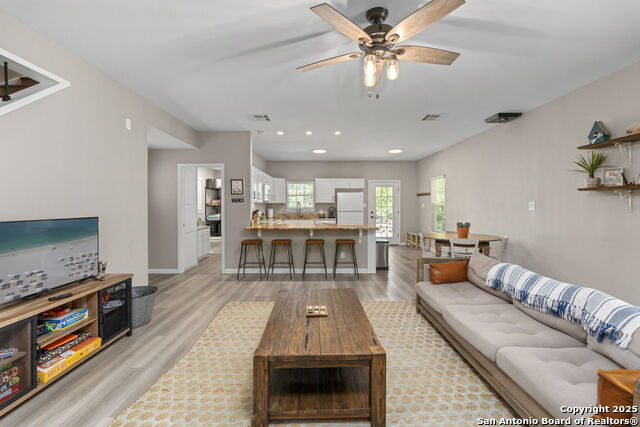 1265 Comanche Path Property Photo 5