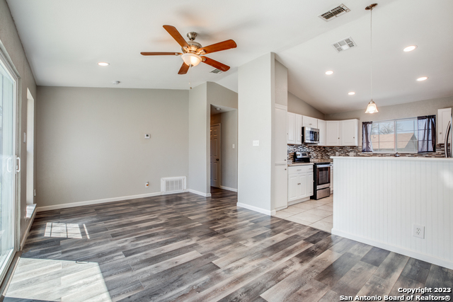 2610 Lakebriar St Property Photo 2