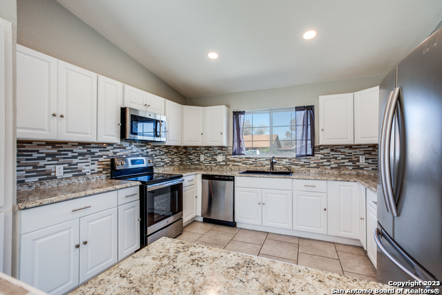 2610 Lakebriar St Property Photo 5