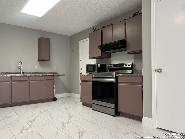 8131 Grand Bend Dr Property Photo 18