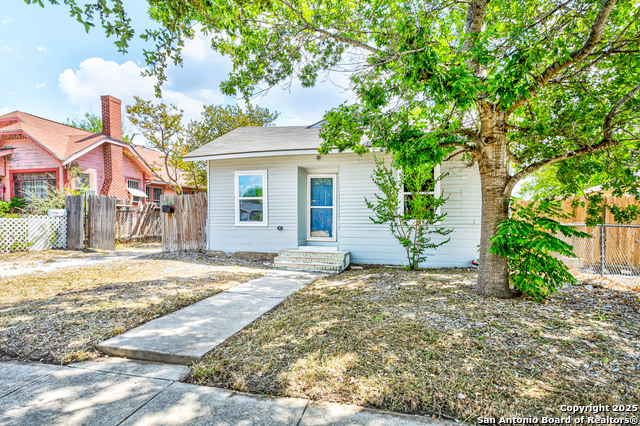 718 E Highland Property Photo 1