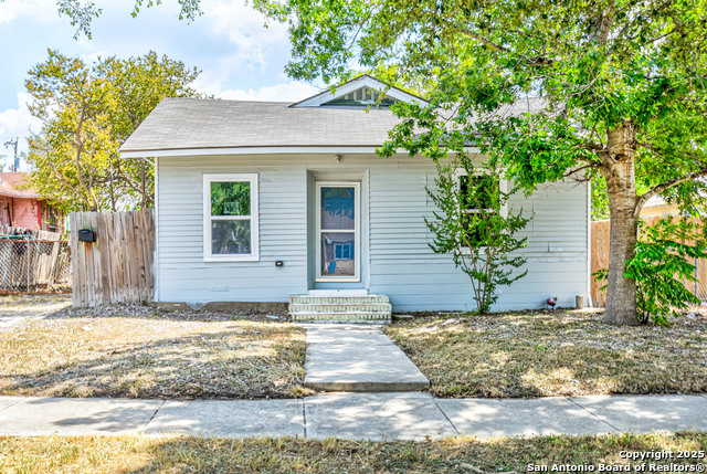 718 E Highland Property Photo 2