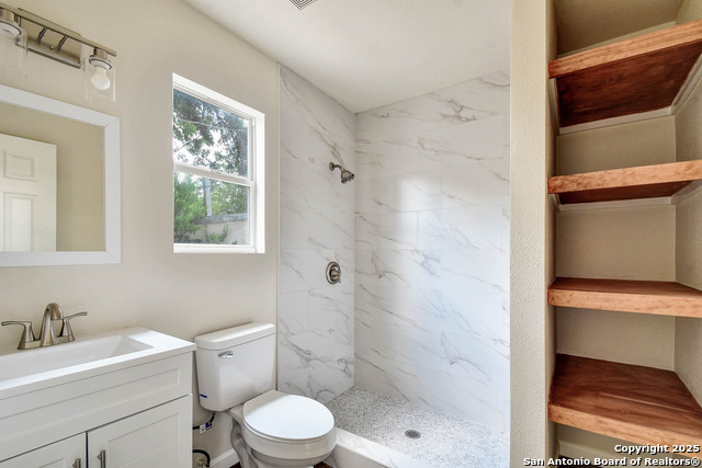 718 E Highland Property Photo 16