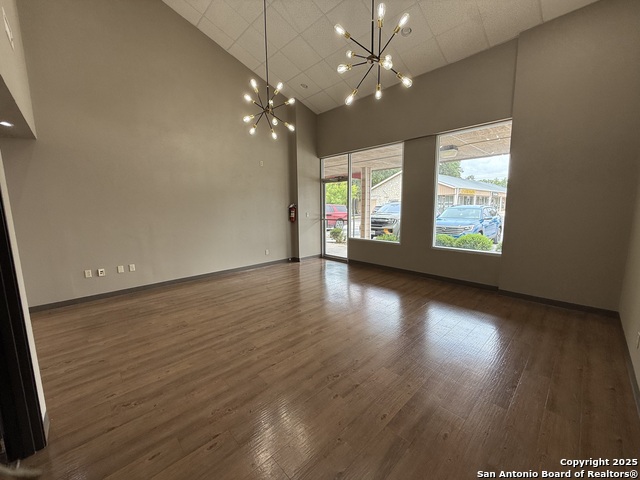 128 S Moss Property Photo 2