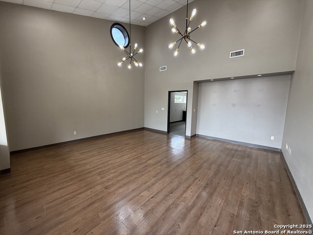 128 S Moss Property Photo 3
