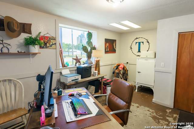 1505 E Sarah Dewitt Dr Property Photo 7