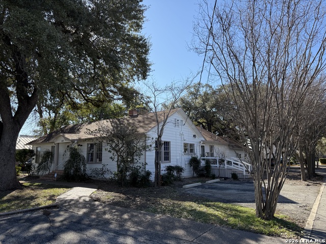 1117 E Court Property Photo 2
