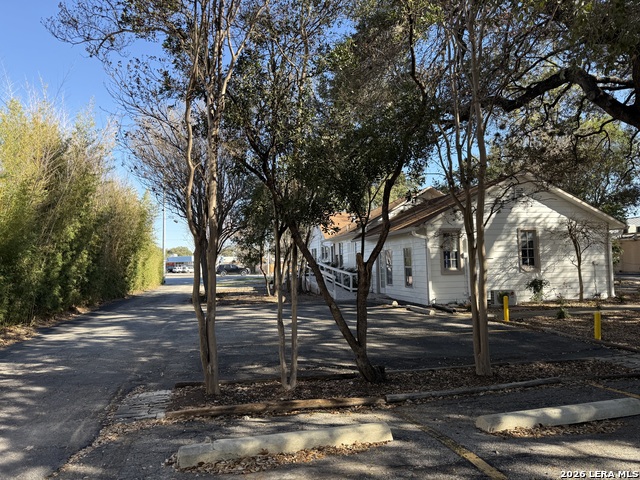 1117 E Court Property Photo 3