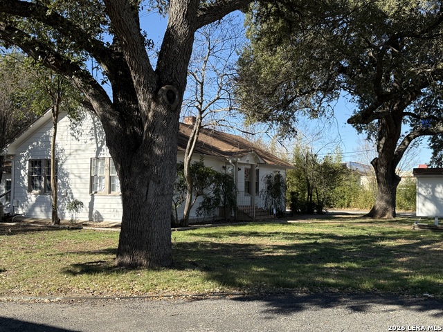 1117 E Court Property Photo 4