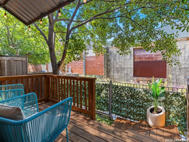 1401 S Flores Property Photo 32