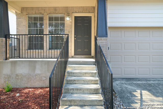 10374 Oakwood Crest Property Photo 2