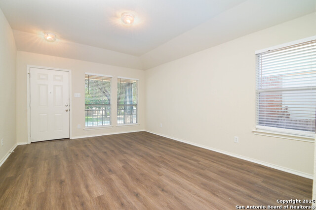 10374 Oakwood Crest Property Photo 4