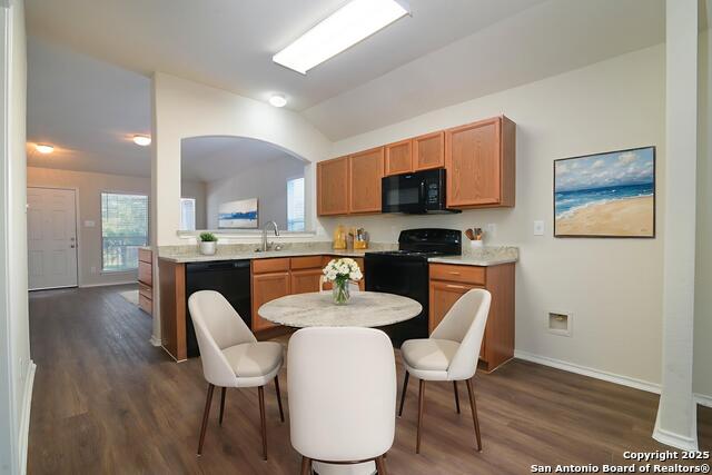 10374 Oakwood Crest Property Photo 7