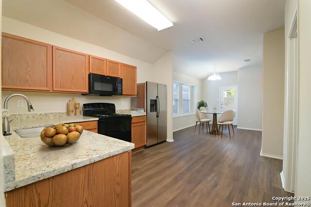 10374 Oakwood Crest Property Photo 9