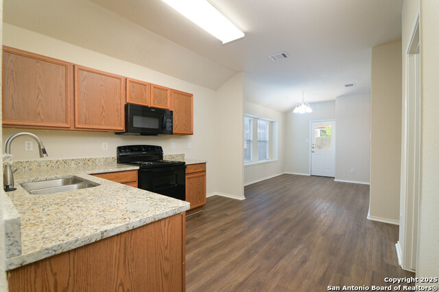 10374 Oakwood Crest Property Photo 10