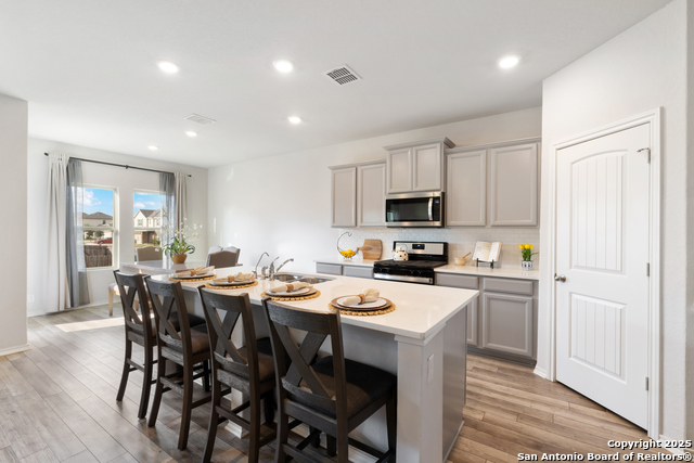 6847 Alaskan Way Property Photo 8