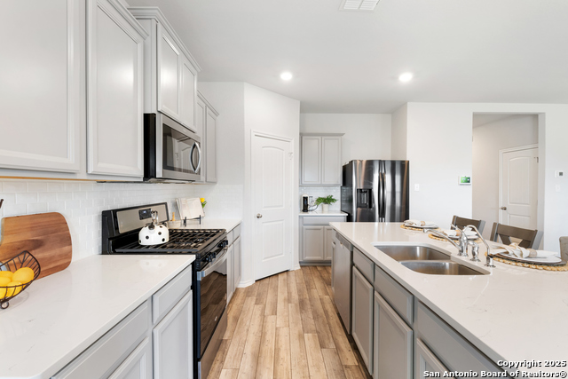 6847 Alaskan Way Property Photo 10