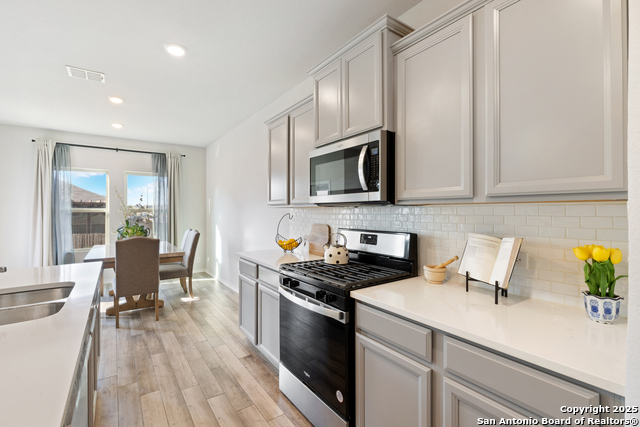 6847 Alaskan Way Property Photo 12