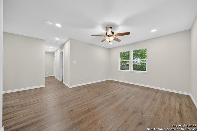 218 Park Ln Property Photo 4
