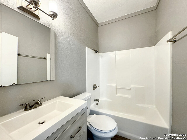 321 N Chupaderas St Property Photo 4