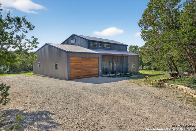 1081 English Hollow Property Photo 2