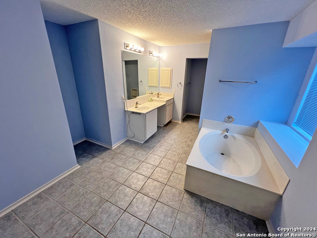 7514 Autumn Ledge Property Photo 17