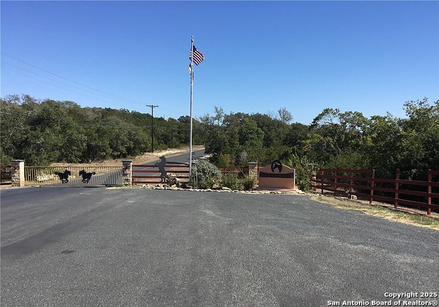 530 Stallion Estates Dr Property Photo 25