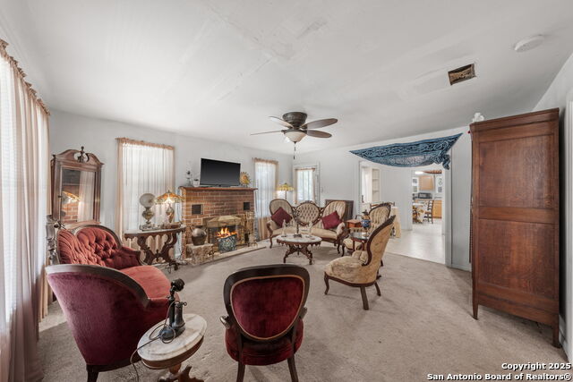 618 Lois Property Photo 2