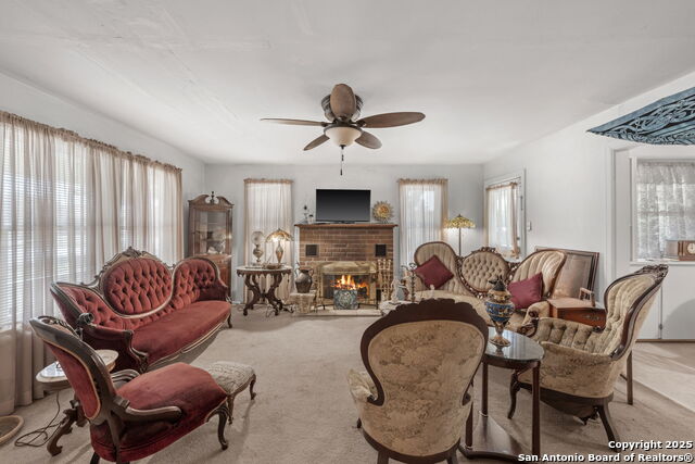 618 Lois Property Photo 3