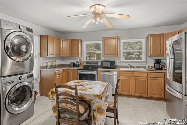 618 Lois Property Photo 4