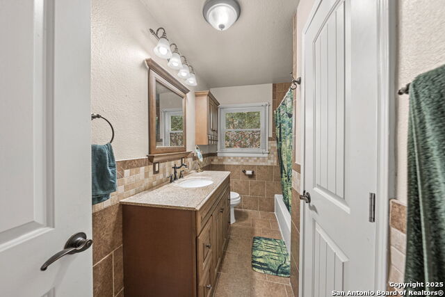 618 Lois Property Photo 9